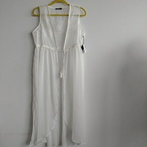 Delicate ivory embroidered cover-up / vest nwt